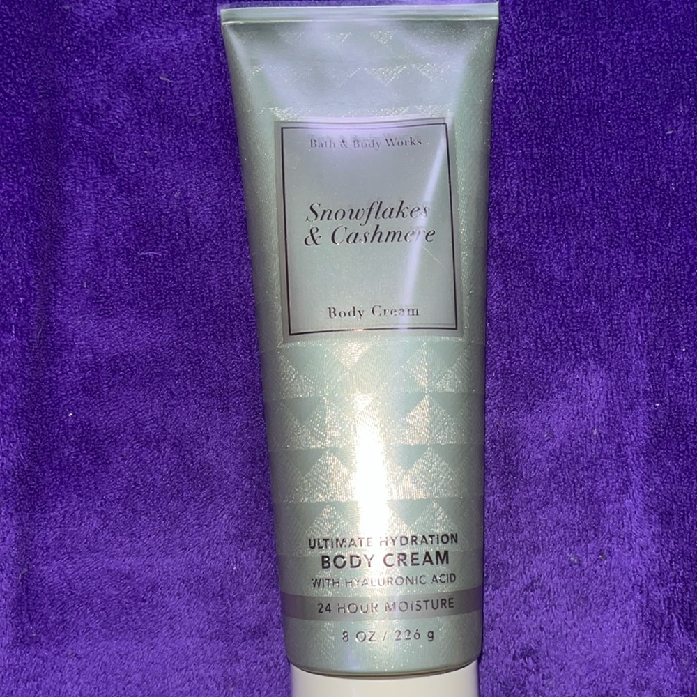 Snowflakes and cashmere body cream